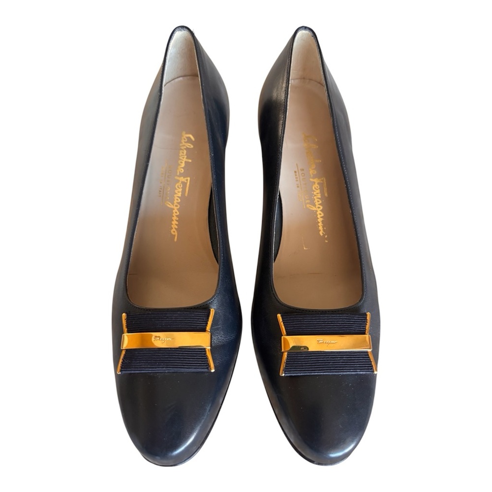 Salvatore Ferragamo Navy w Gold detail heels Sz 8.5 EUC